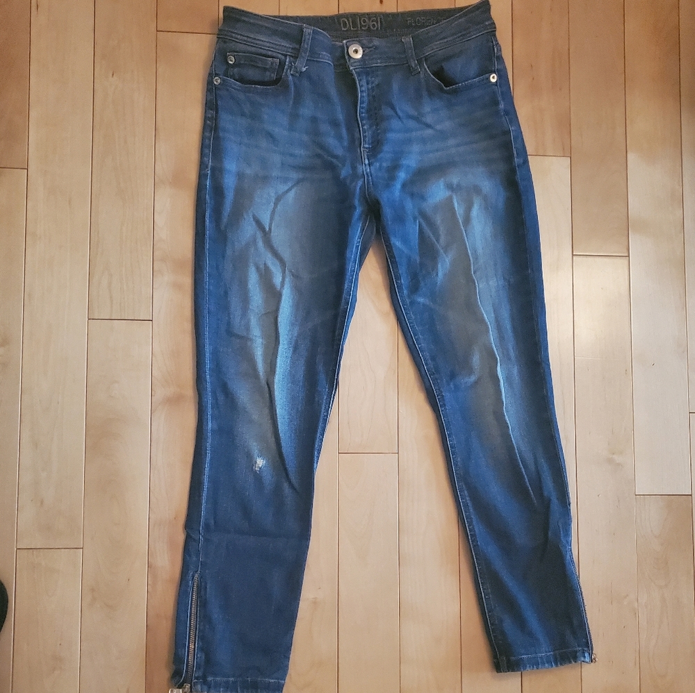 DL1961 Florence skinny jeans with ankle zipper. Size 30